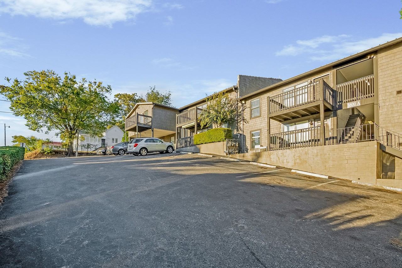 5th Avenue Apartments - Photo 6 of 7