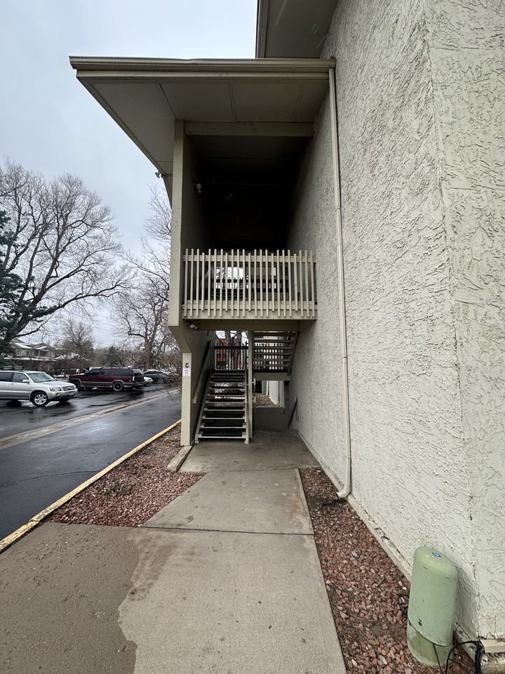 2707 Valmont Rd - Photo 2 of 30