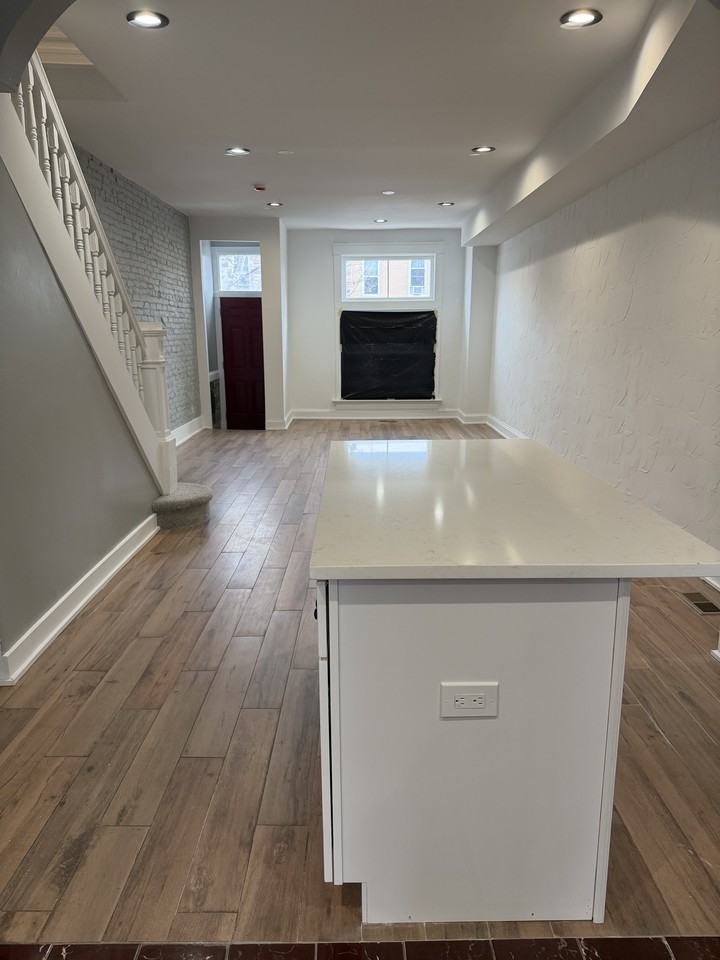 710 N Luzerne Ave #710 - Photo 4 of 15