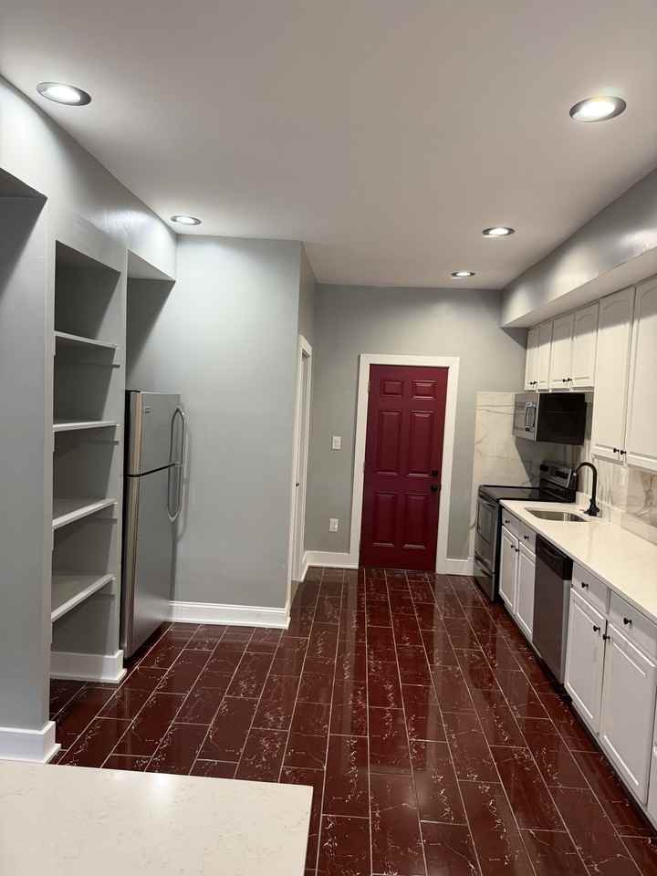 710 N Luzerne Ave #710 - Photo 6 of 15