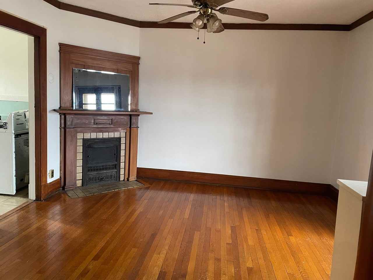 302 W Grand Ave - Photo 2 of 13