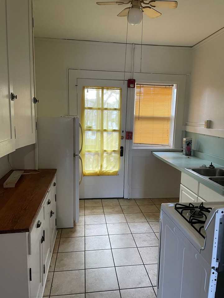 302 W Grand Ave - Photo 5 of 13