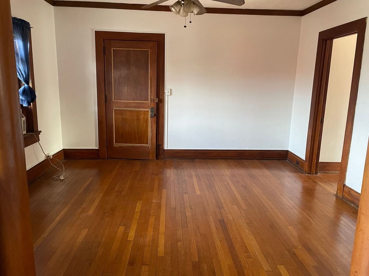 302 W Grand Ave - Photo 6 of 13