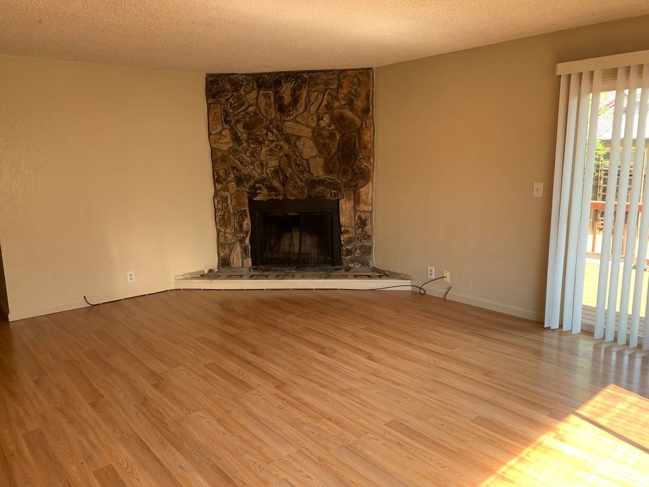 2583 Rainbow Ln - Photo 2 of 10