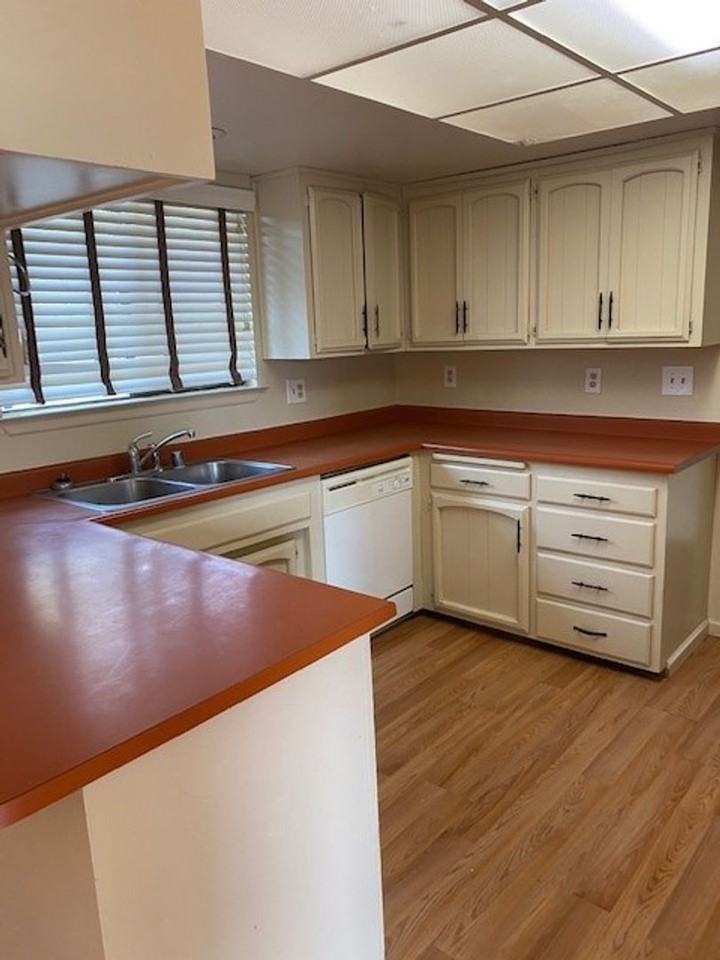 2583 Rainbow Ln - Photo 3 of 10