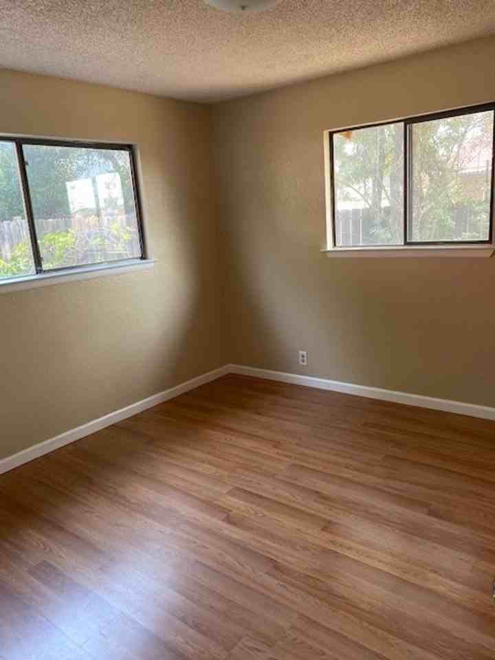 2583 Rainbow Ln - Photo 5 of 10