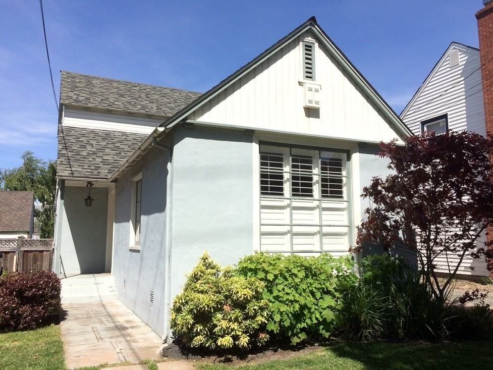 2831 Marina Dr - Photo 2 of 13