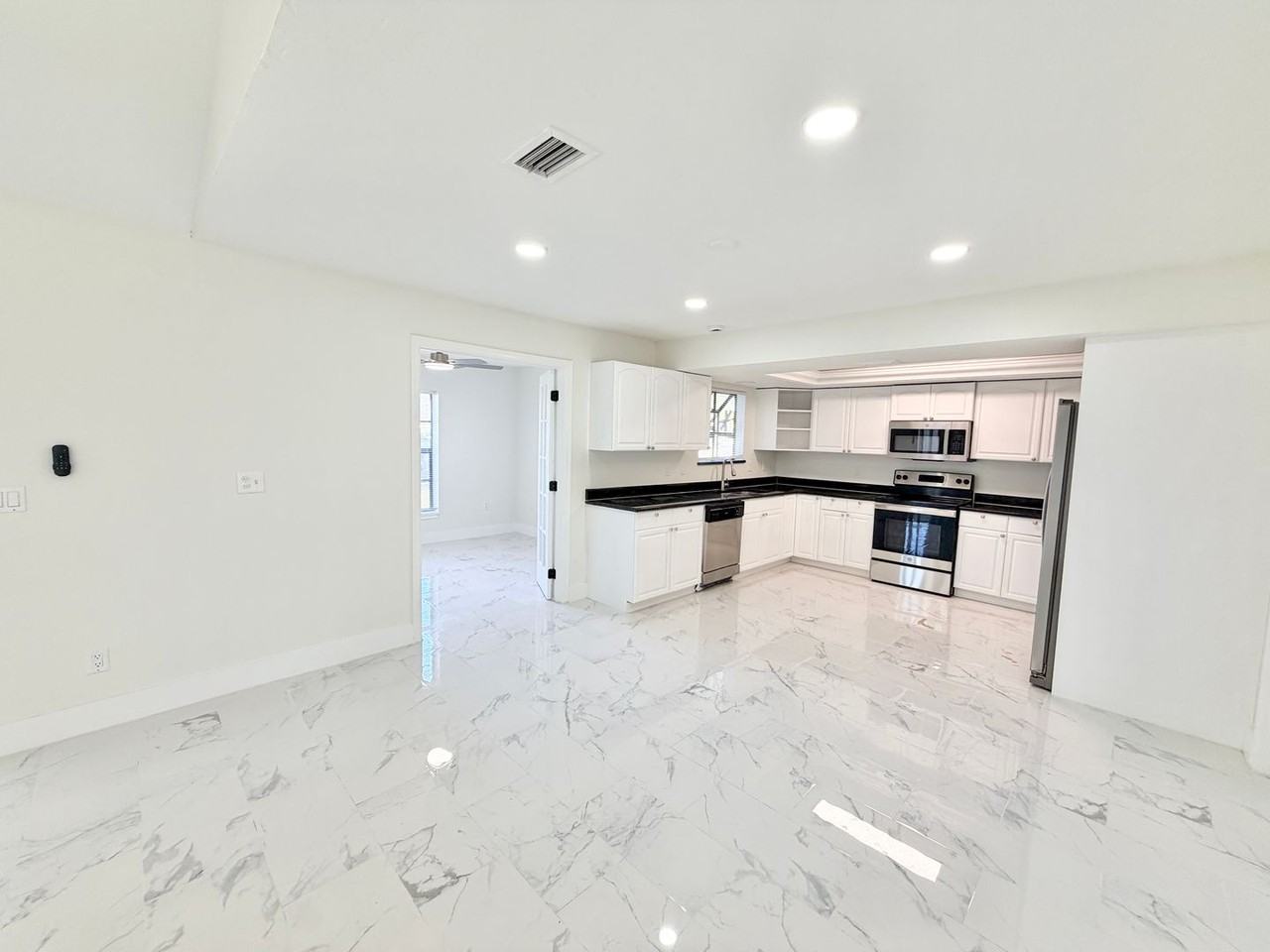 5277 30th Ave Sw - Photo 4 of 26