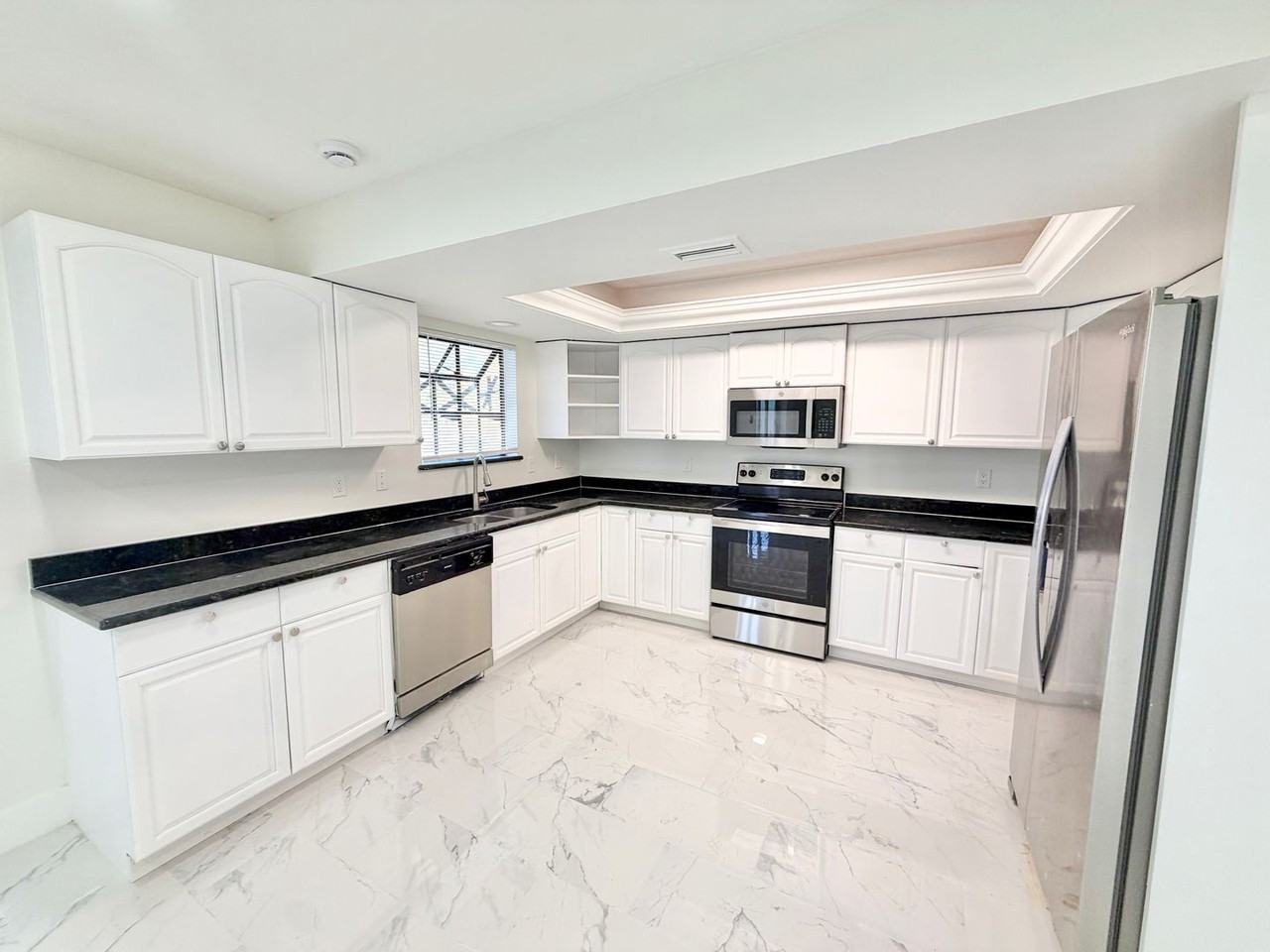 5277 30th Ave Sw - Photo 5 of 26