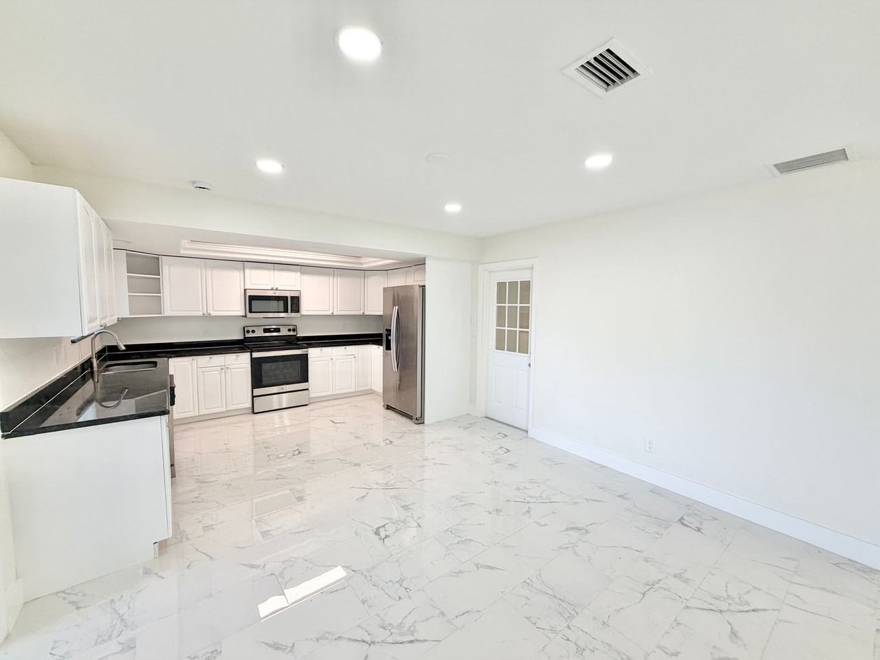 5277 30th Ave Sw - Photo 7 of 26