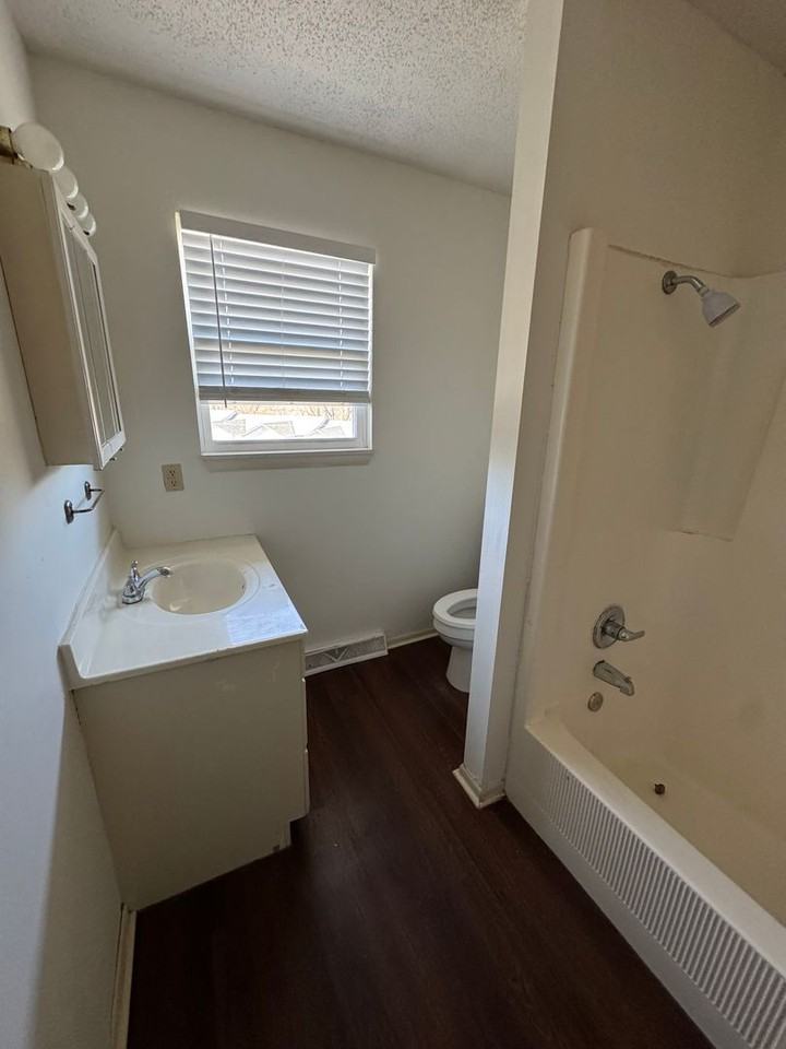 4340 W Bethany Dr - Photo 4 of 7