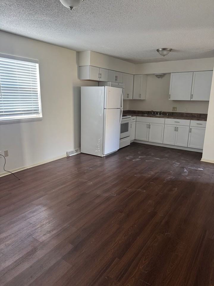 4340 W Bethany Dr - Photo 6 of 7