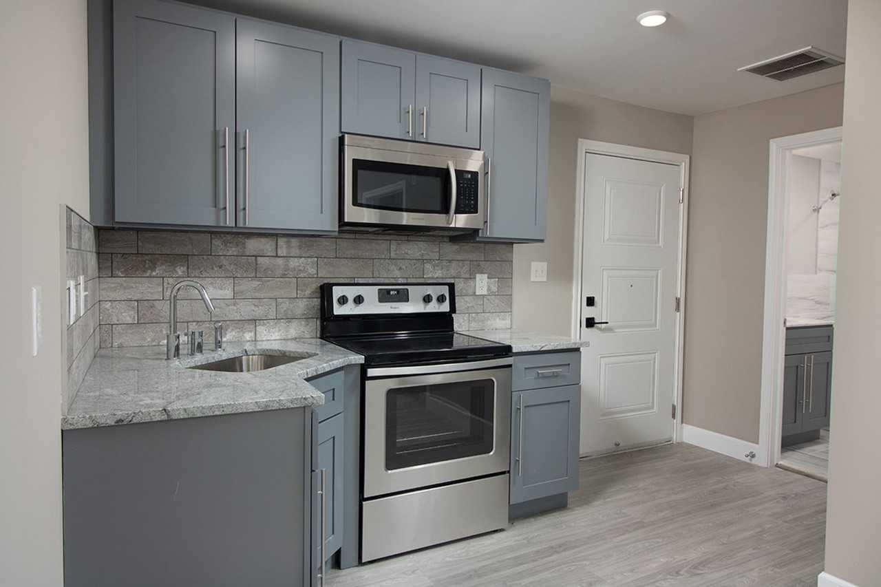 437 N 40th St - Photo 5 of 39