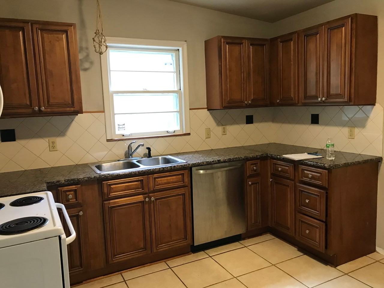 1406 Atkamire Dr - Photo 3 of 10