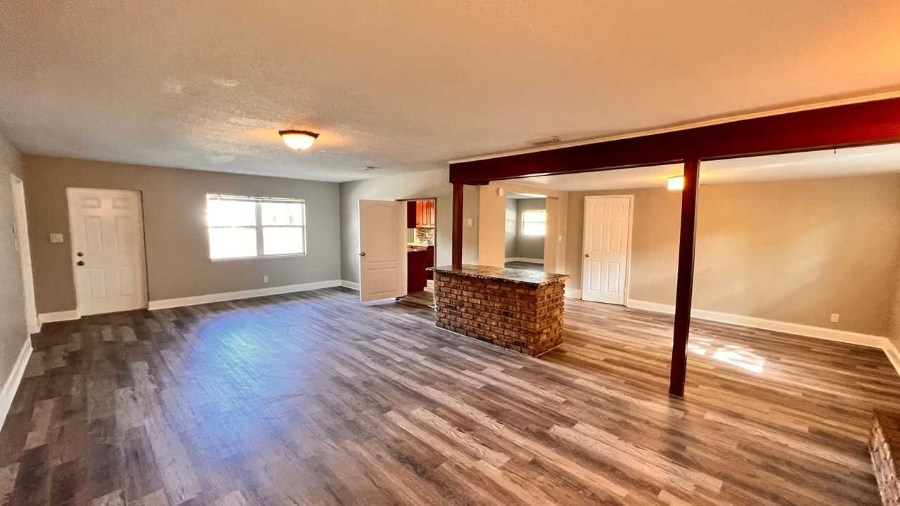 116 Alhambra Ave - Photo 3 of 35