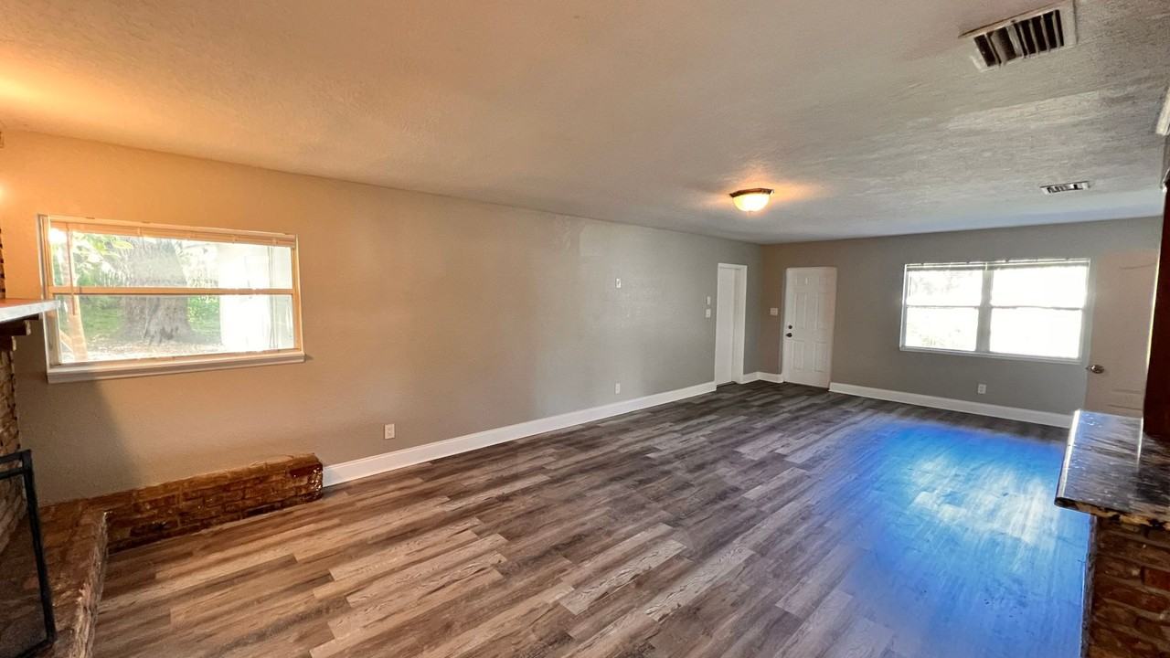 116 Alhambra Ave - Photo 5 of 35