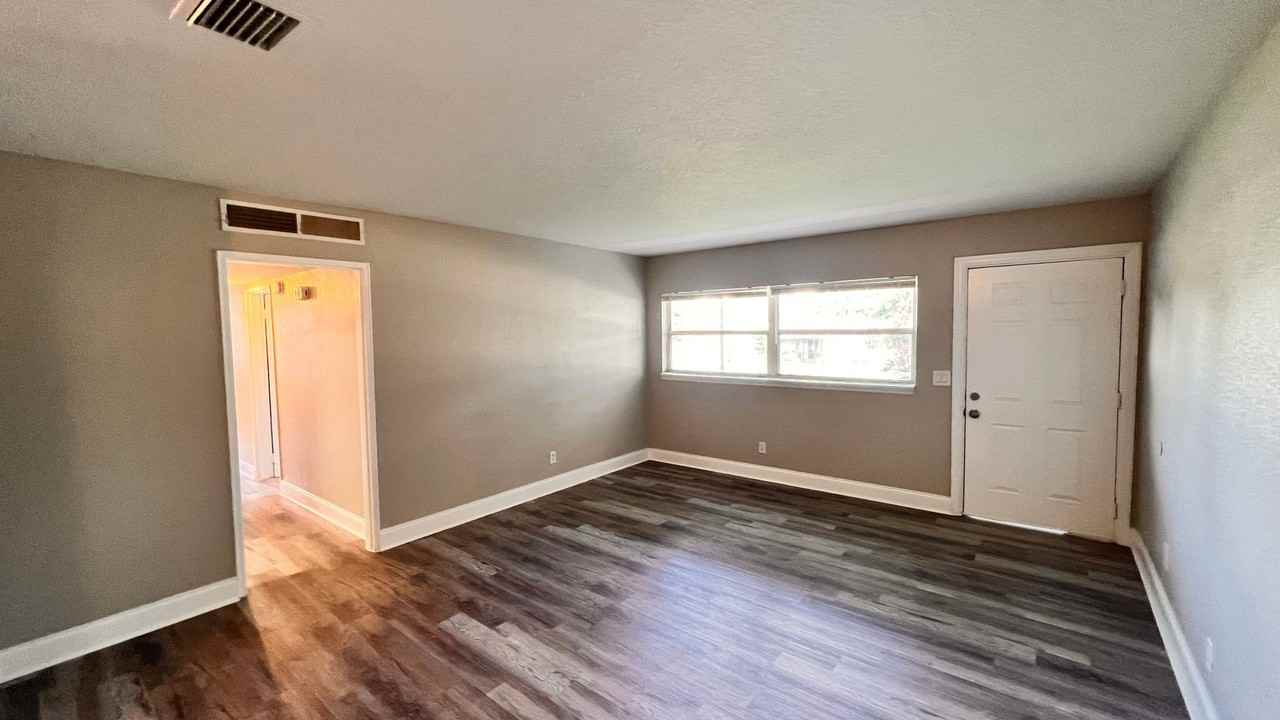 116 Alhambra Ave - Photo 6 of 35