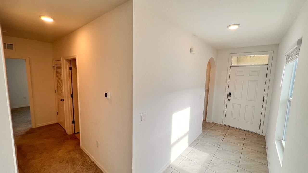 522 Armoyan Way - Photo 5 of 35