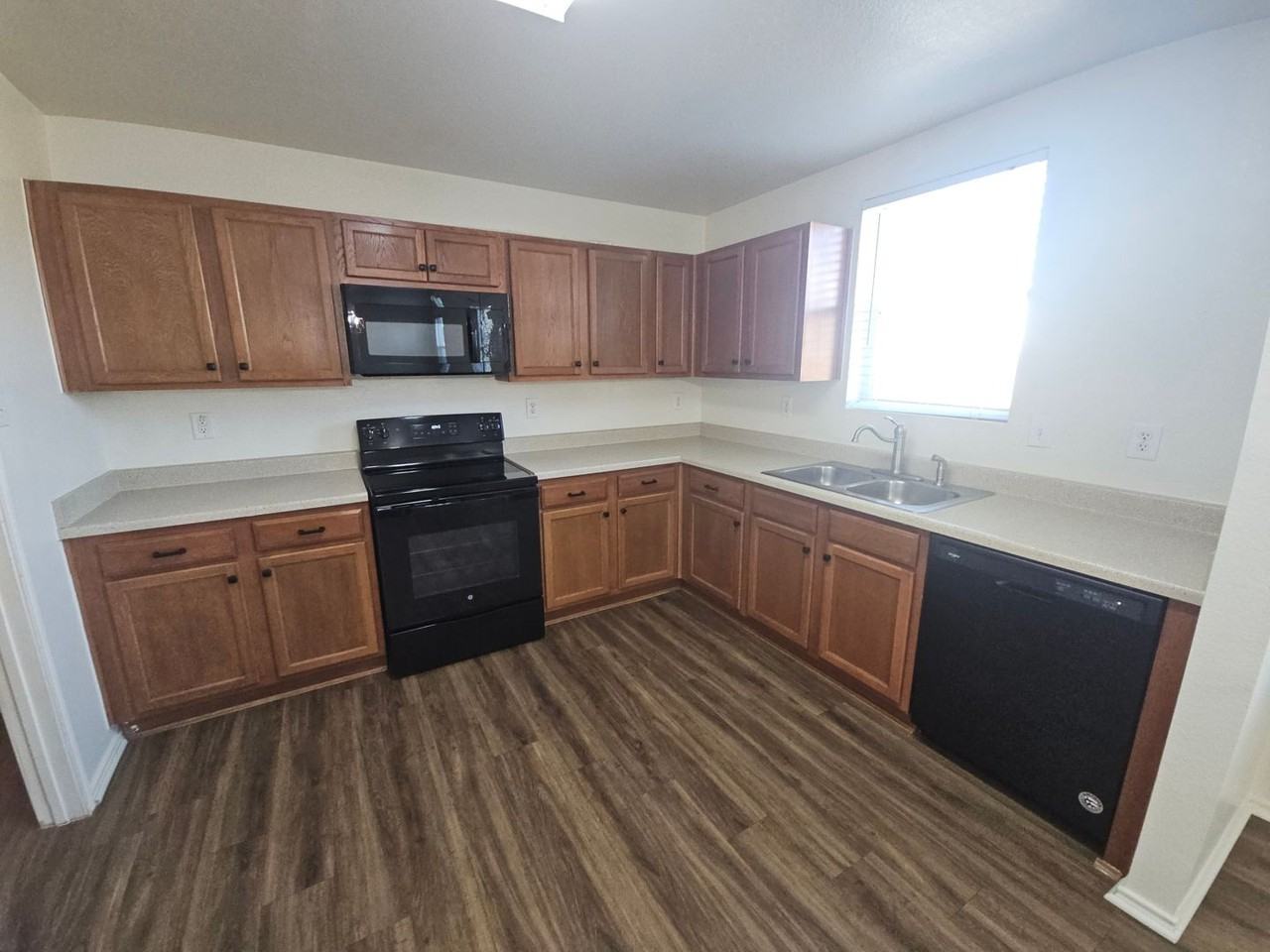 1432 Lauren Dr - Photo 7 of 26