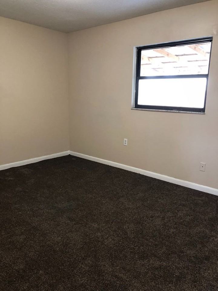 872 Abbott Ave - Photo 7 of 11