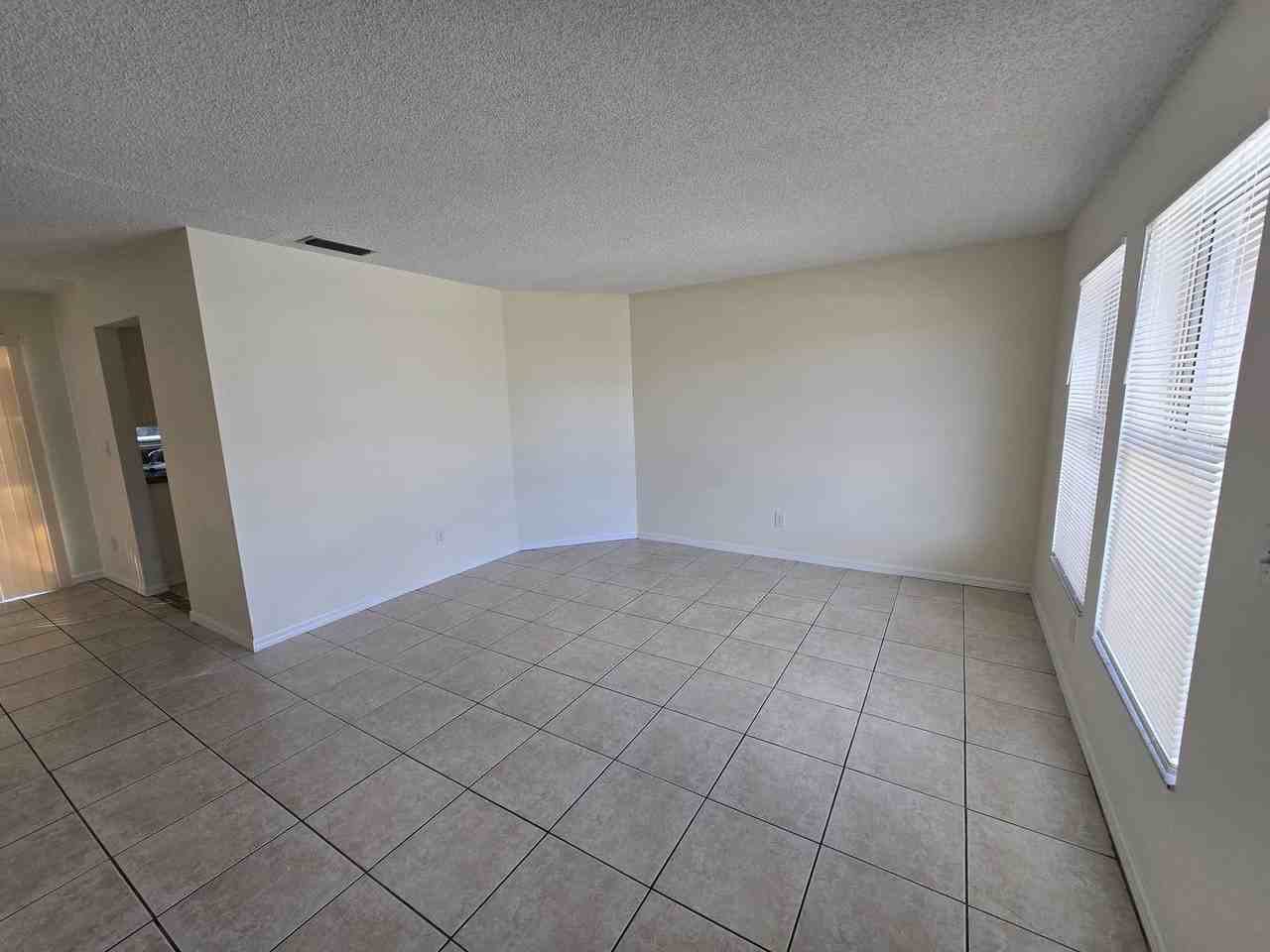 3510 Se 11th Ave - Photo 3 of 20