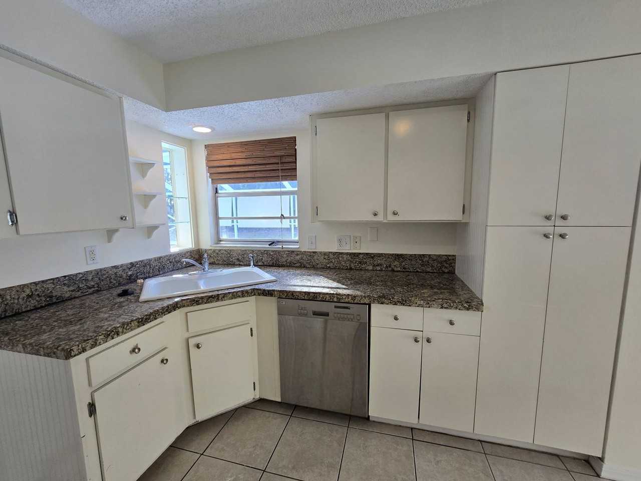 3510 Se 11th Ave - Photo 7 of 20