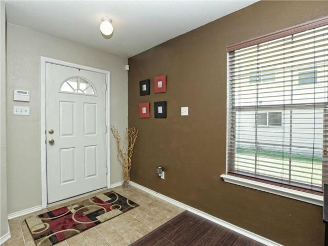 1008 Apollo Cir - Photo 4 of 33