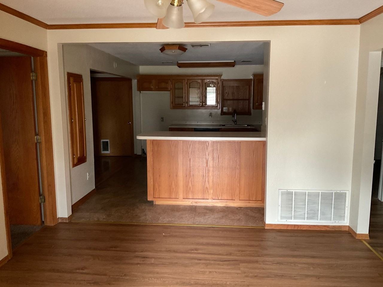 4709 Se 23rd St - Photo 2 of 9