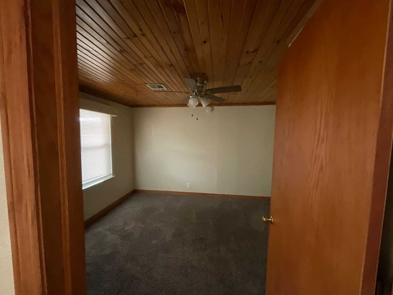 4709 Se 23rd St - Photo 3 of 9