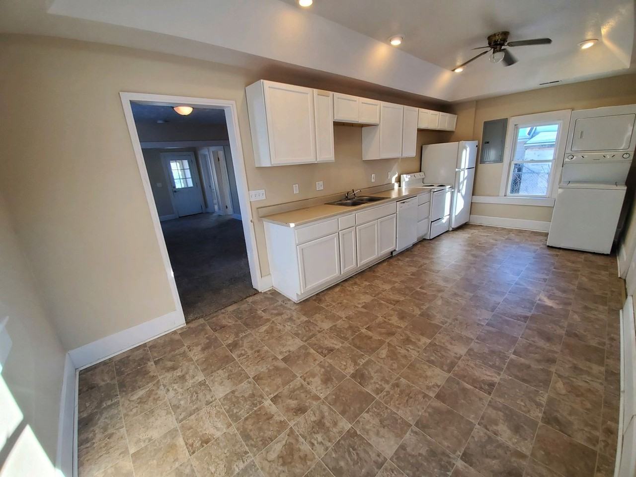 2935 Dubuque Ave - Photo 2 of 12