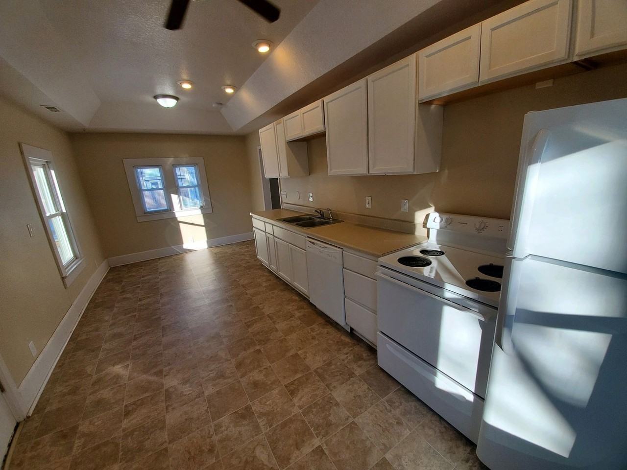 2935 Dubuque Ave - Photo 3 of 12