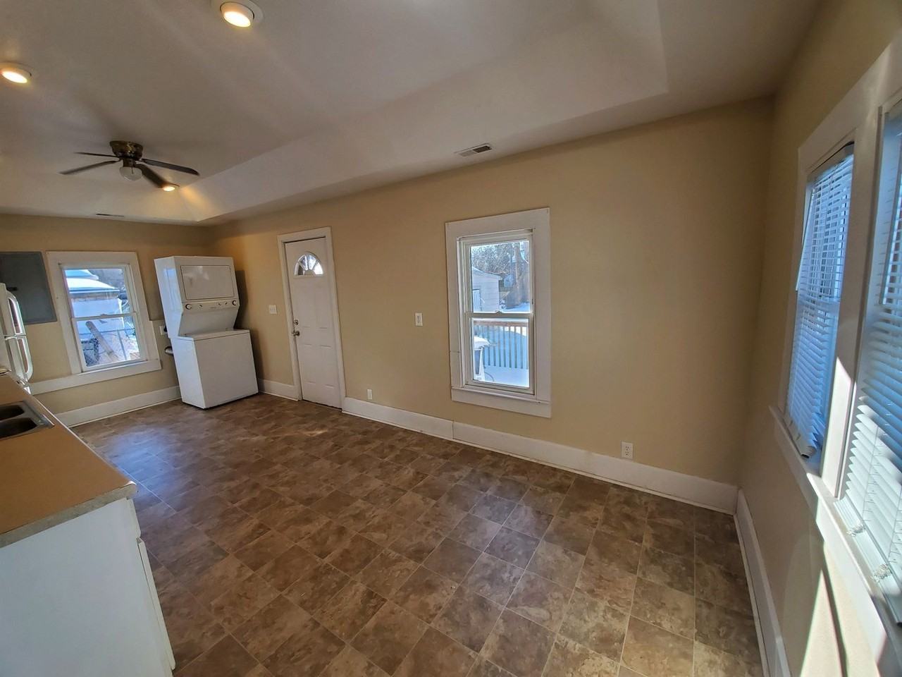 2935 Dubuque Ave - Photo 4 of 12