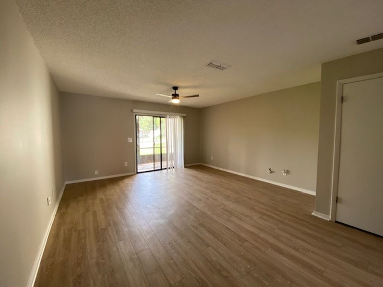 142 White Fawn Dr - Photo 3 of 18