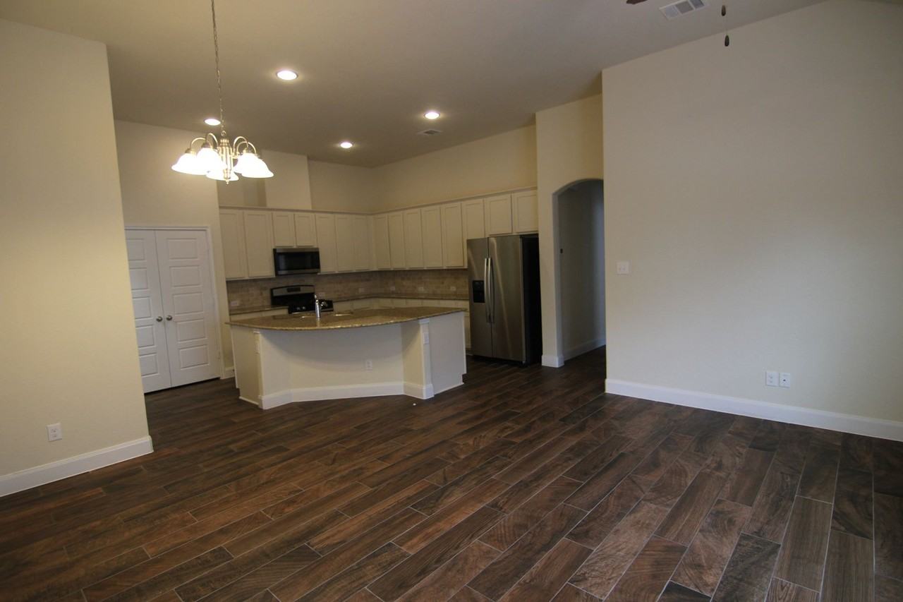 1263 Old Fm 306 - Photo 2 of 16