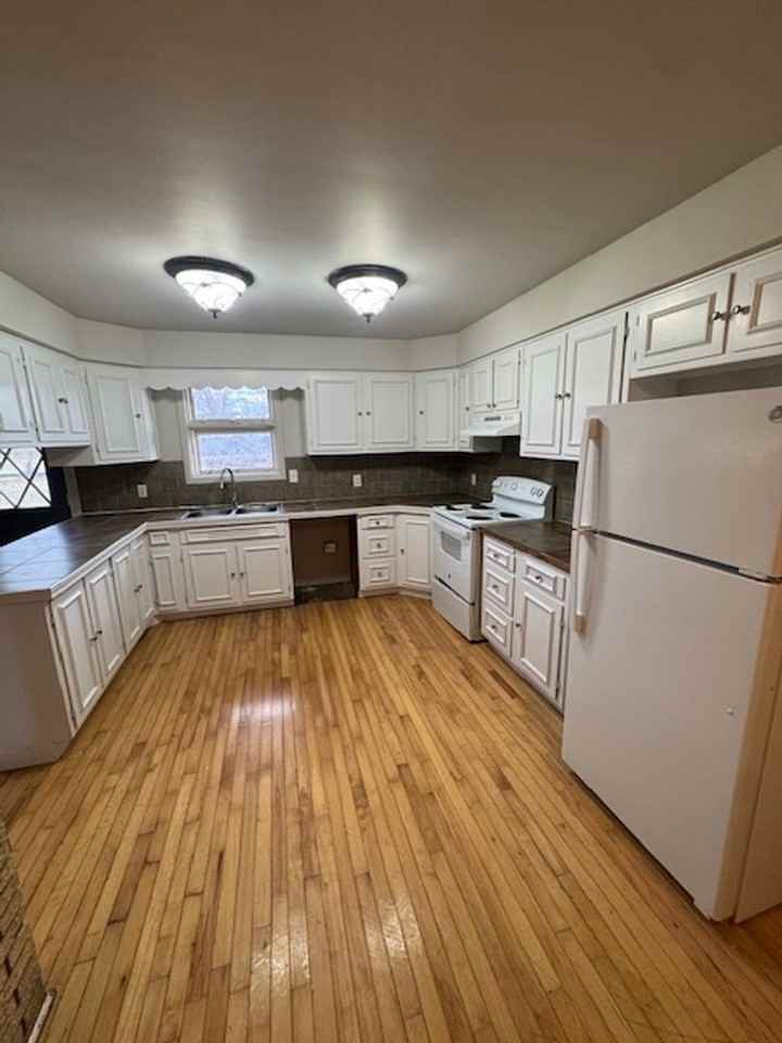 4901 Salem Ln - Photo 3 of 10