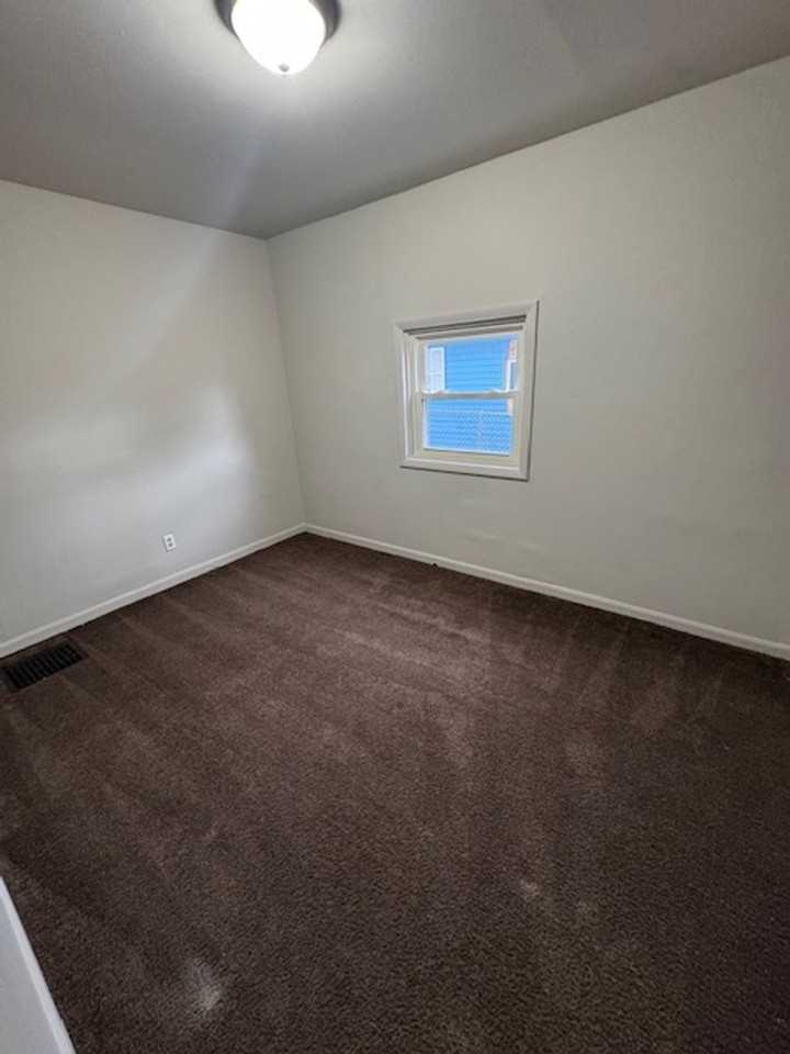 1408 Eckart St - Photo 6 of 8