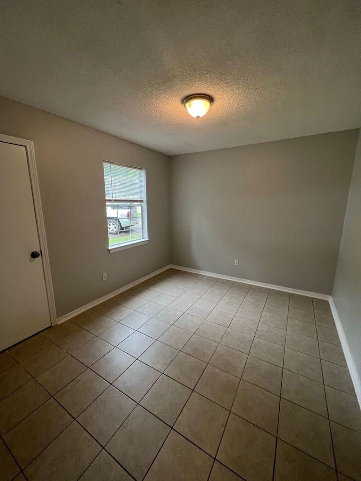 154 Bennett Cir - Photo 2 of 6