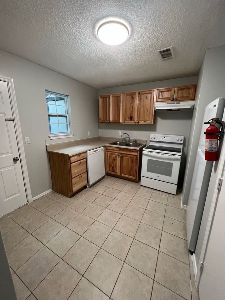 154 Bennett Cir - Photo 4 of 6