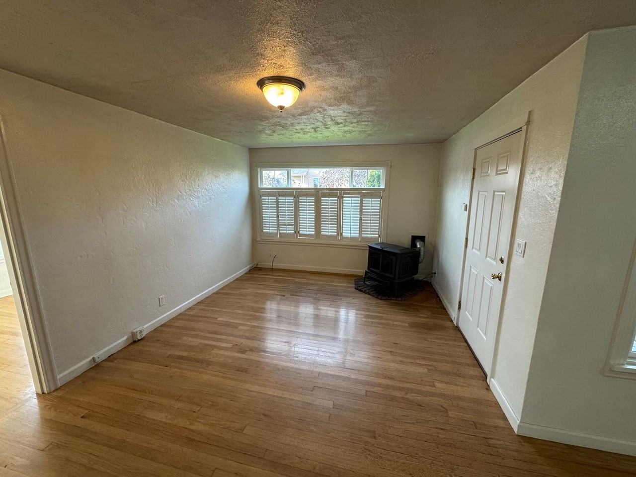 1645 Sw 53rd St - Photo 2 of 18