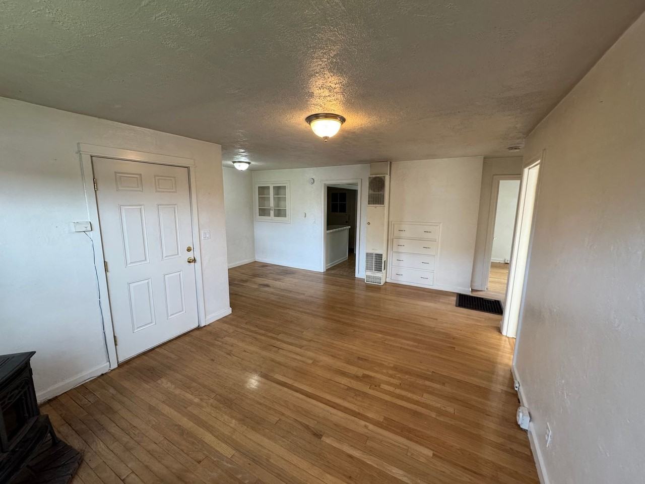 1645 Sw 53rd St - Photo 4 of 18