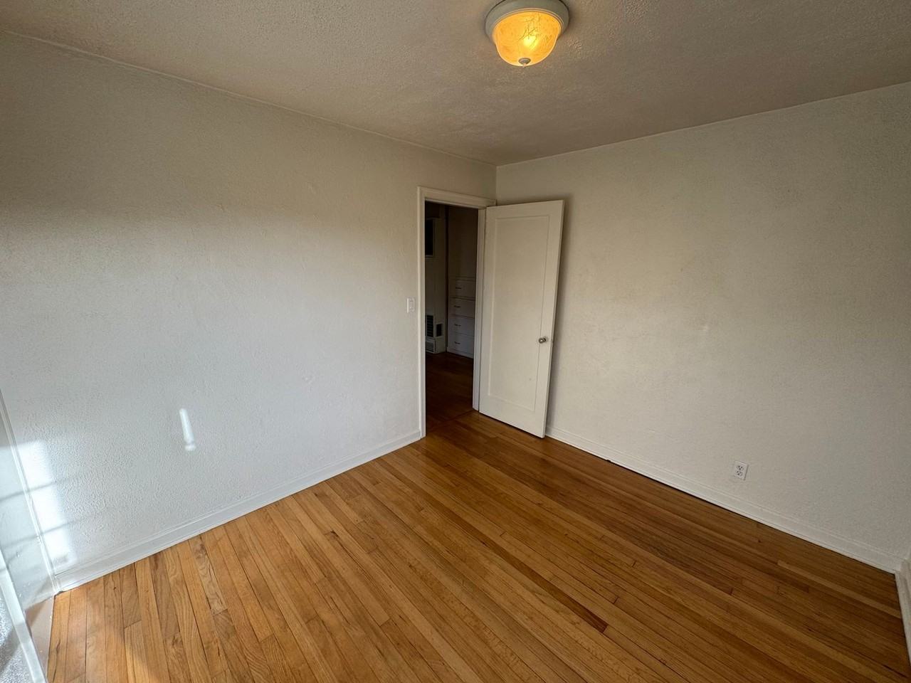 1645 Sw 53rd St - Photo 6 of 18