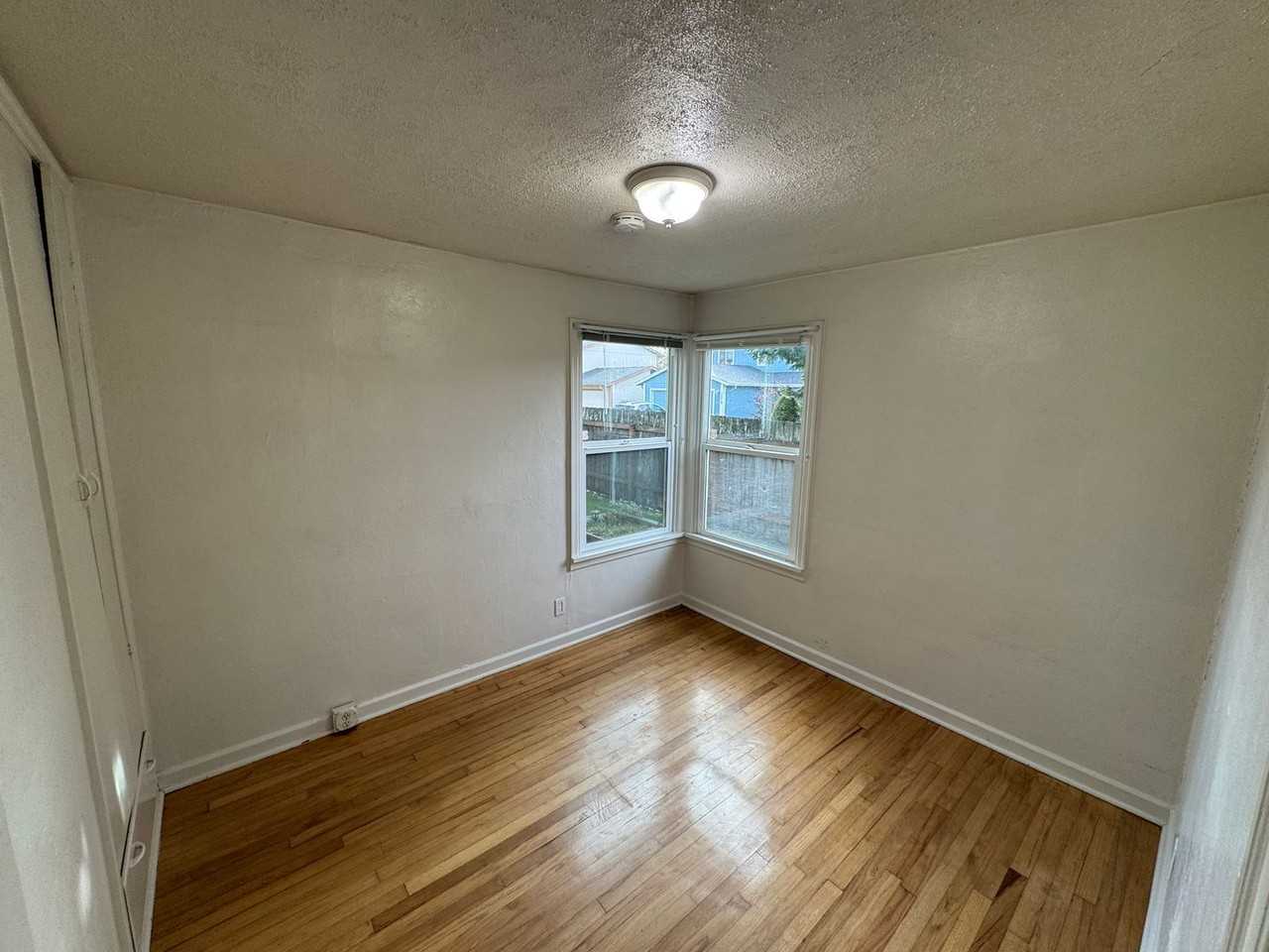 1645 Sw 53rd St - Photo 7 of 18