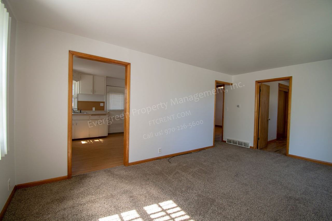 2541 N Garfield Ave - Photo 4 of 21