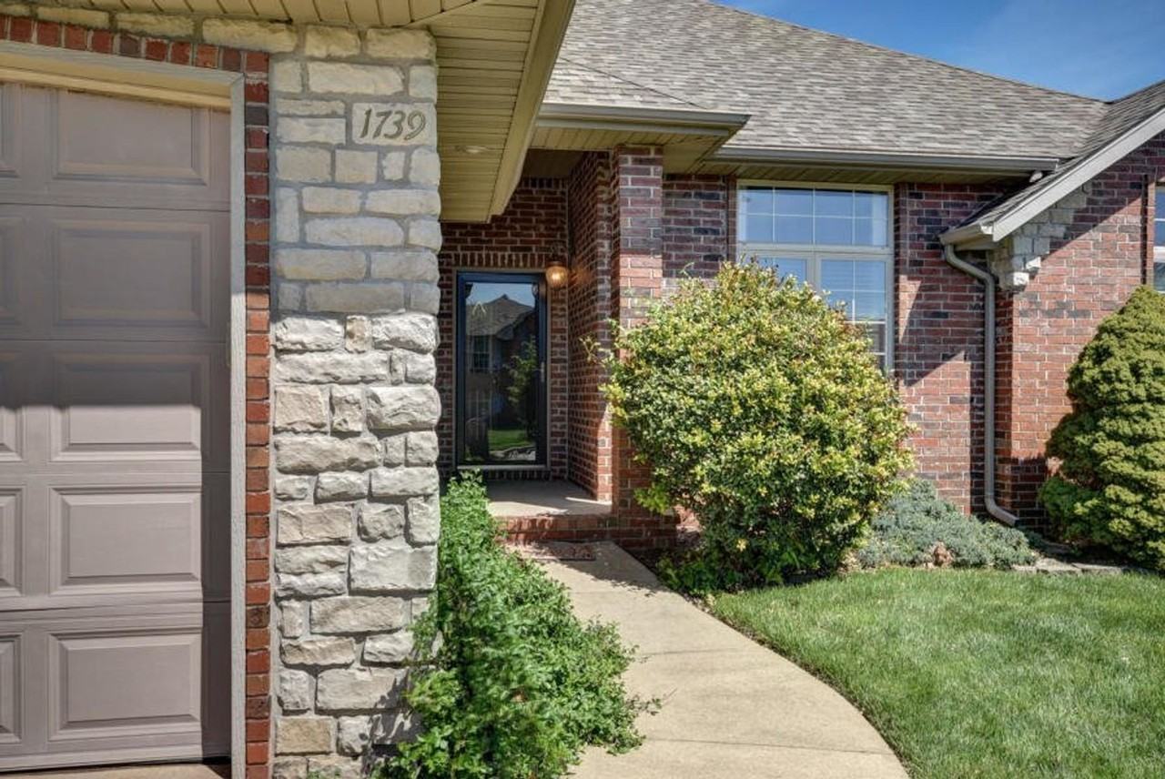 1739 W Village Ln - Photo 2 of 29