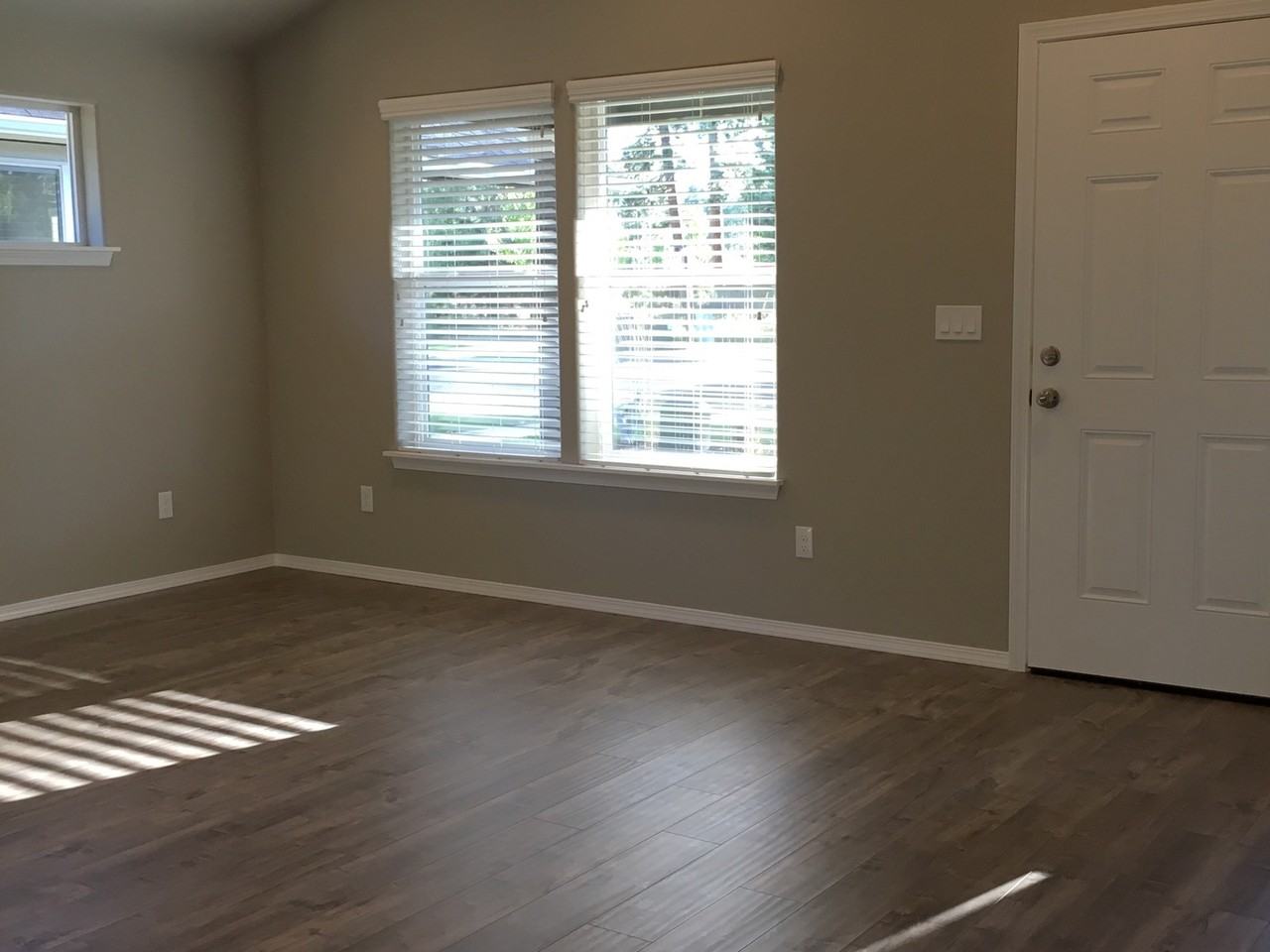 608 N Trinity Way - Photo 2 of 9