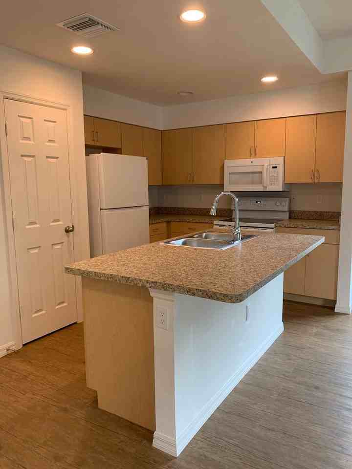 3523 S 7th St #B - Photo 4 of 14