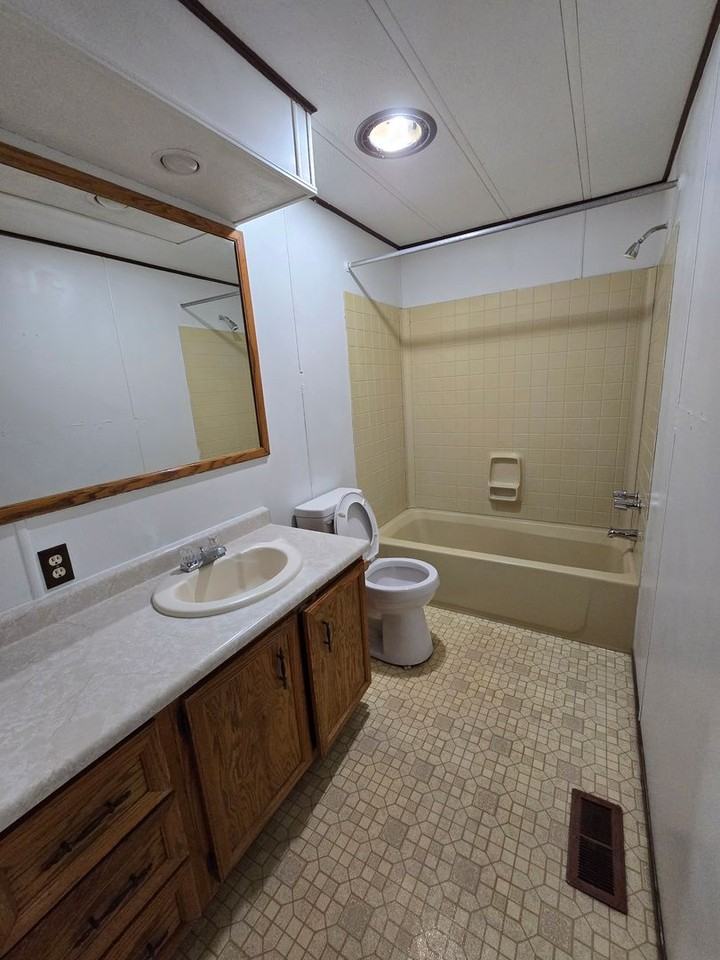 6700 San Luis Obispo Ave Ne - Photo 5 of 10