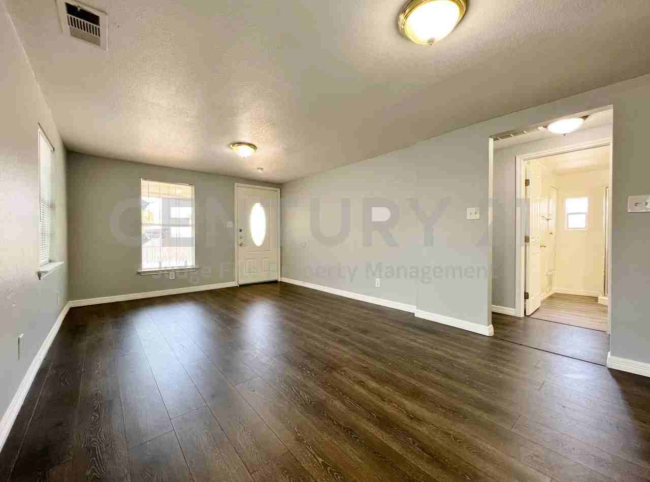 2625 E 12th St - Photo 3 of 11