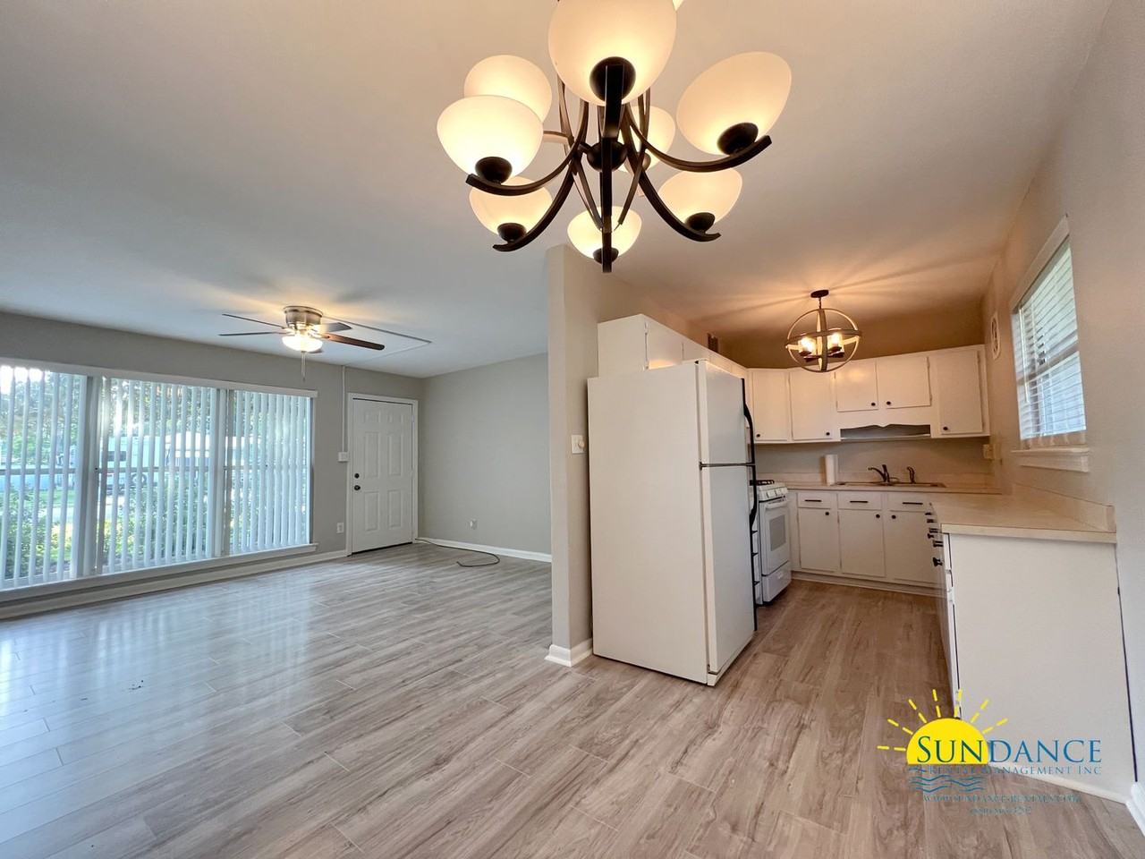 318 Smith Dr Ne - Photo 3 of 24