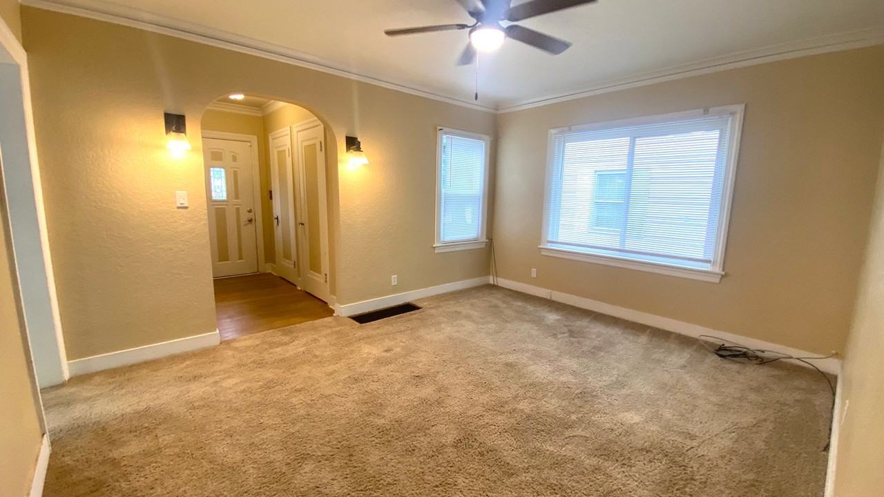 3204 N Gale Ave - Photo 4 of 10